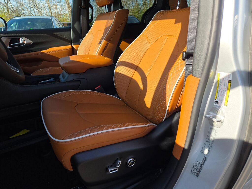 New 2026 Chrysler Pacifica Pinnacle AWD/4WD image 21