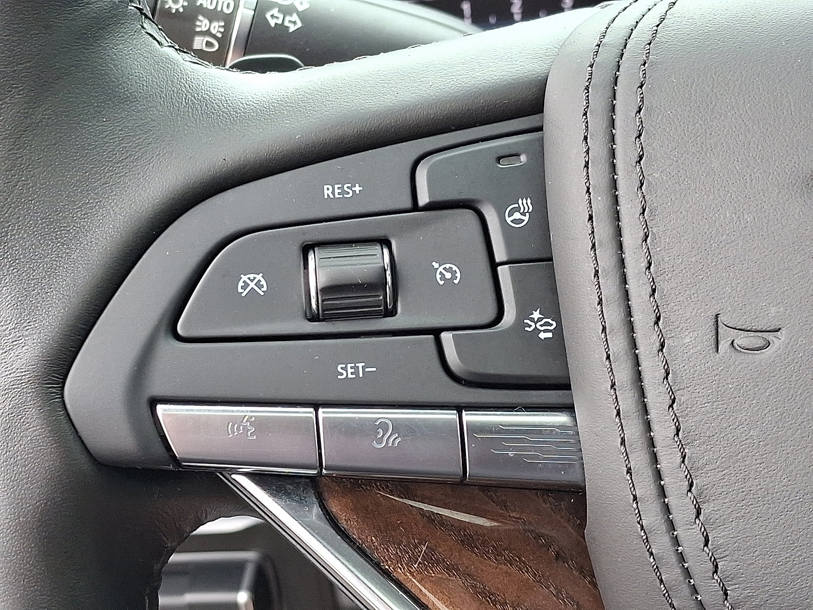 Certified 2022 Cadillac Escalade Sport Platinum w/ LPO, ONYX Package image 19