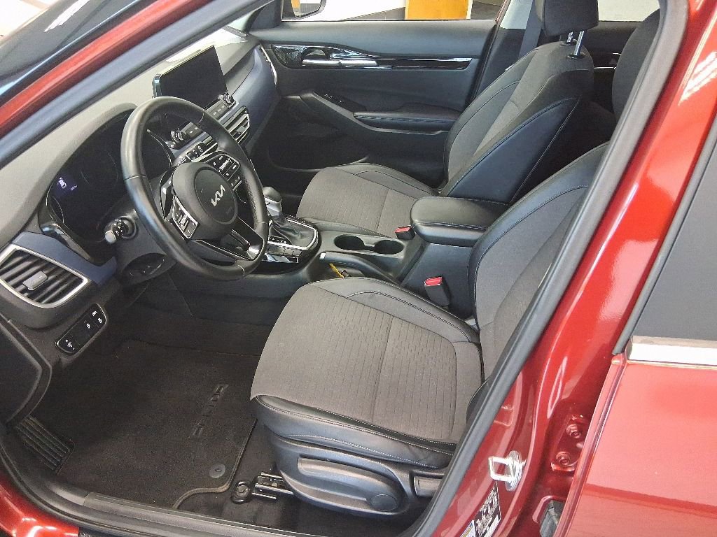 Used 2023 Kia Seltos S w/ Navigation Package FWD image 9
