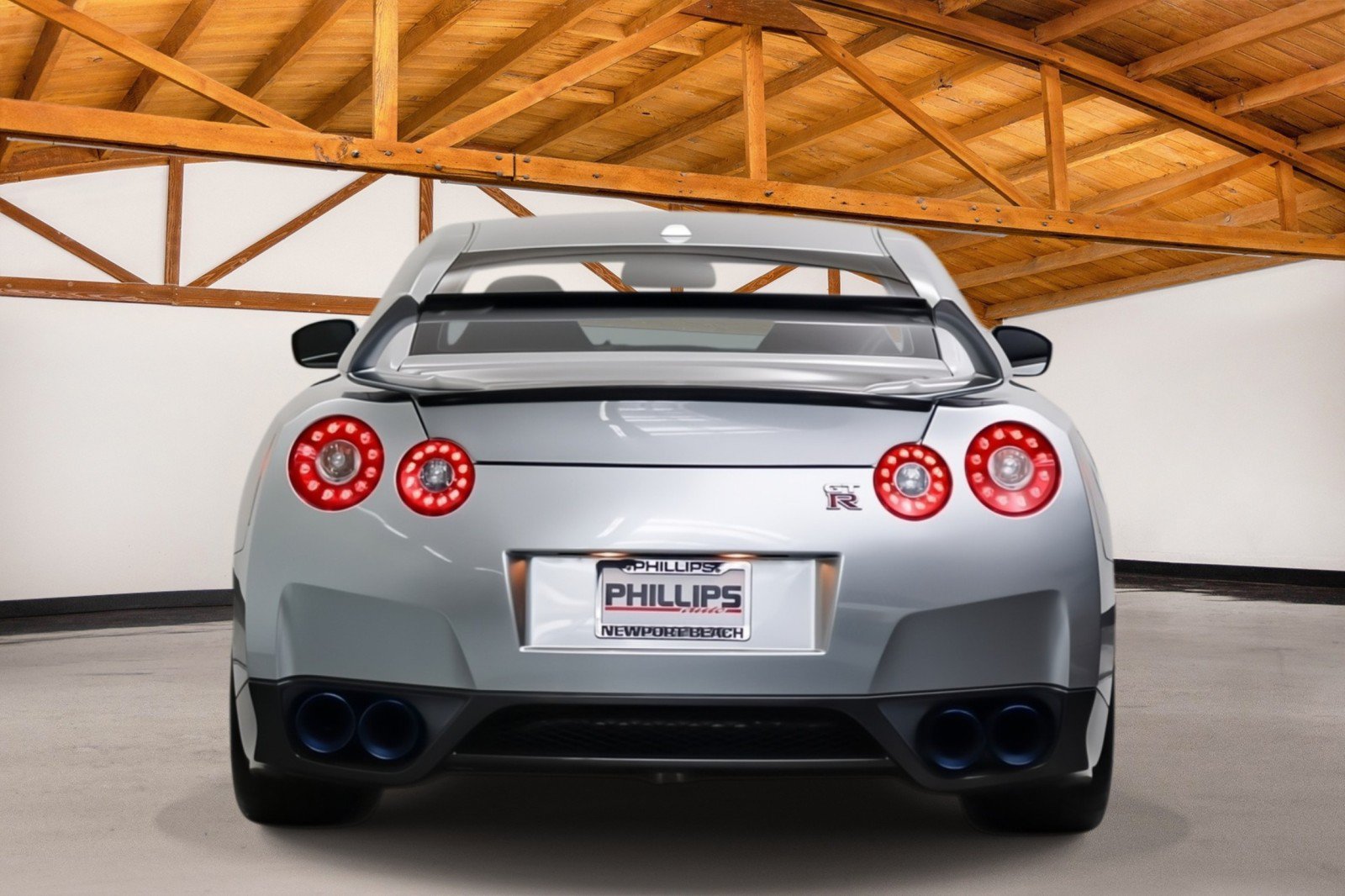 Used 2009 Nissan GT-R Premium AWD/4WD image 4