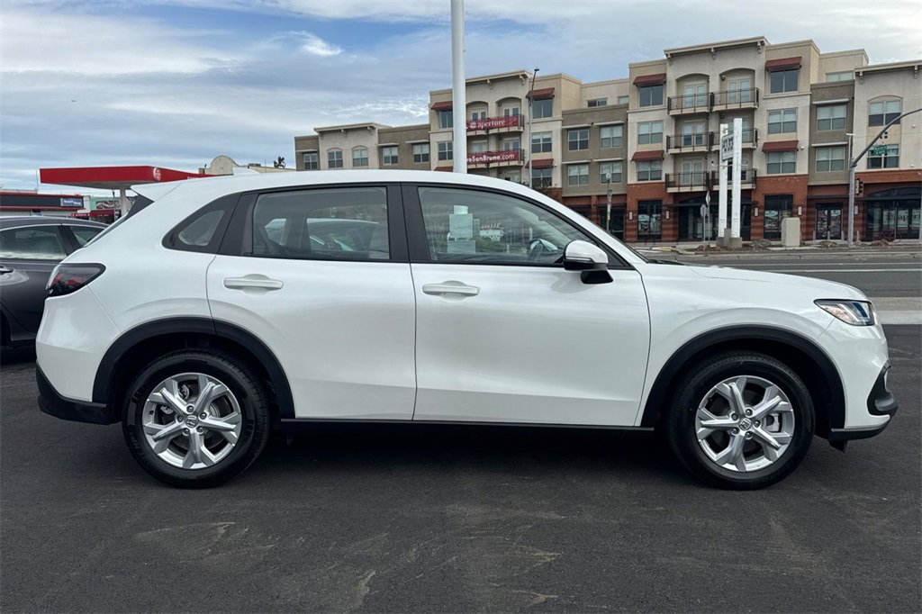 Used 2024 Honda HR-V LX image 3