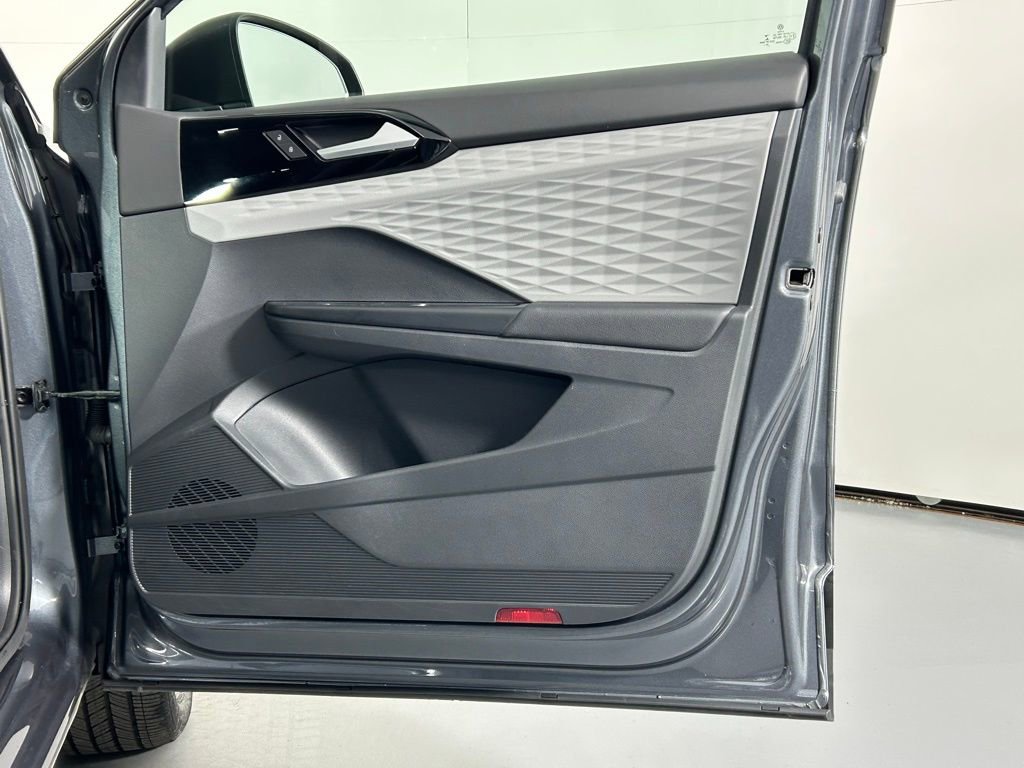 Used 2023 Volkswagen Taos S image 9