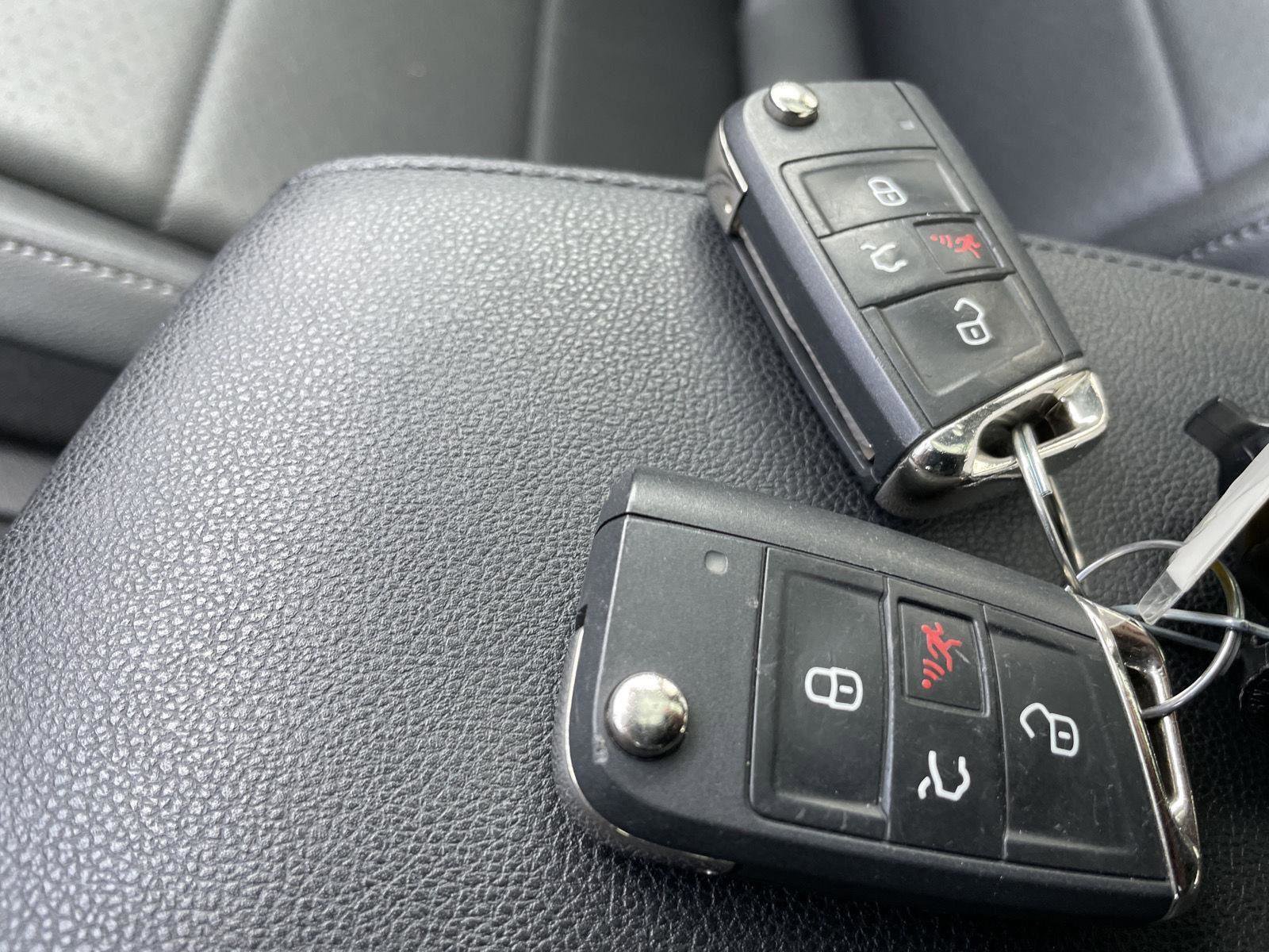 Used 2020 Volkswagen Tiguan SE w/ Panoramic Sunroof Package image 33