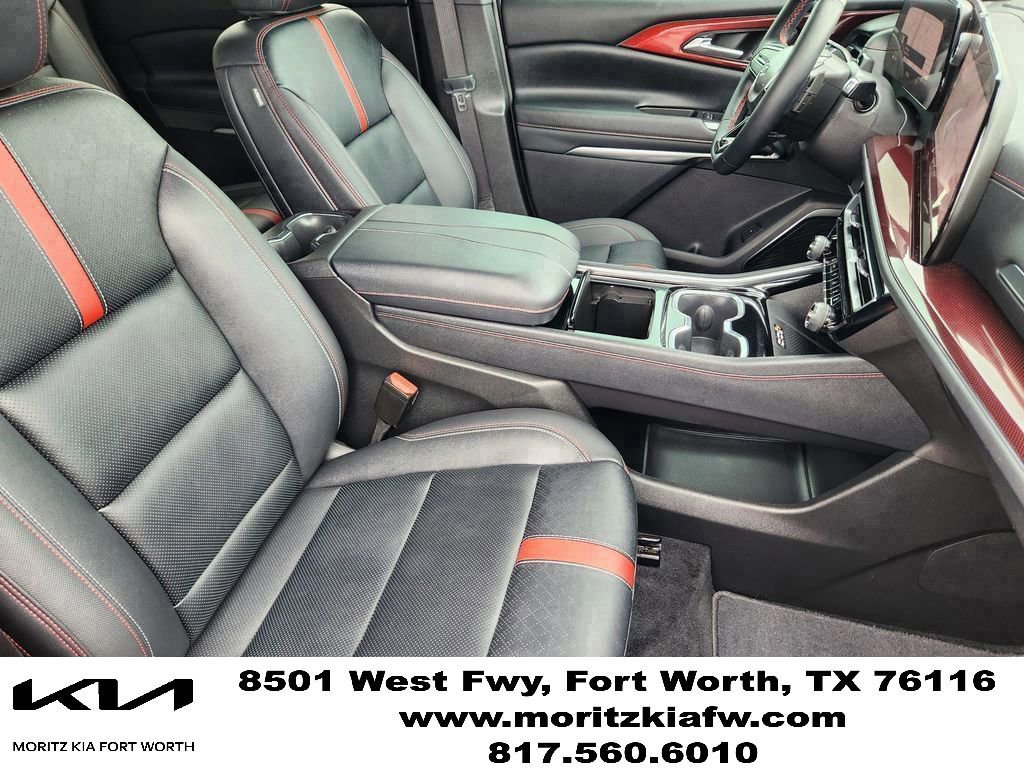 Used 2024 Chevrolet Traverse RS FWD image 14