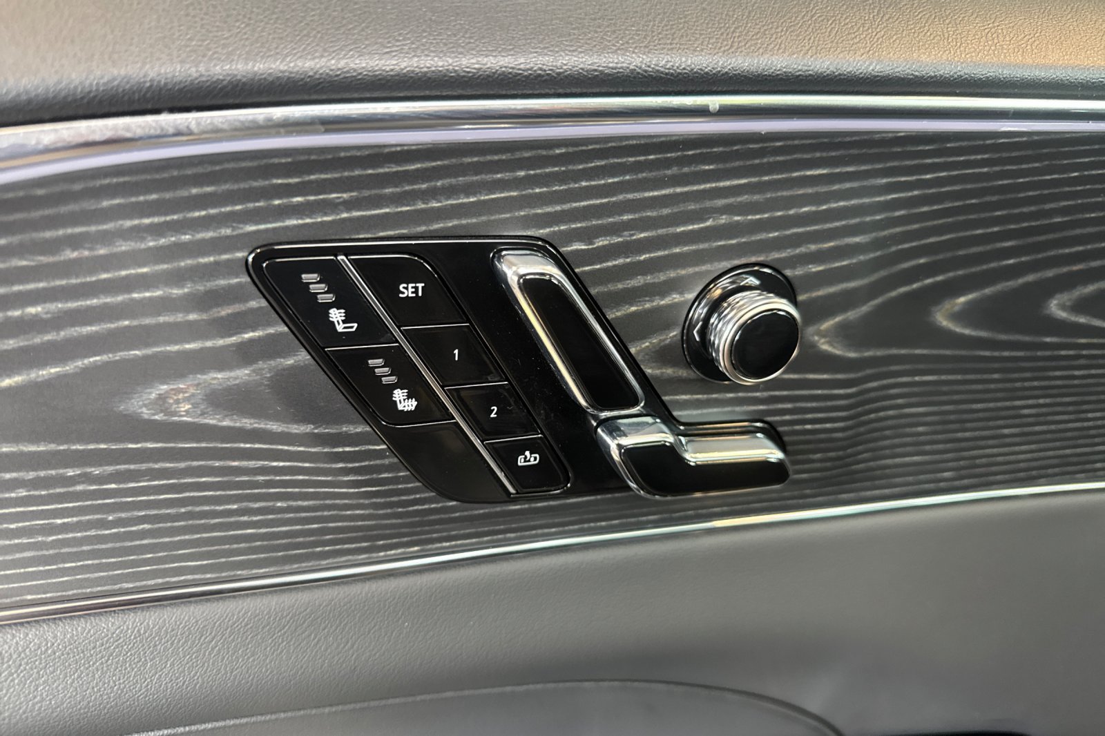 Used 2024 Cadillac Lyriq Luxury RWD image 12