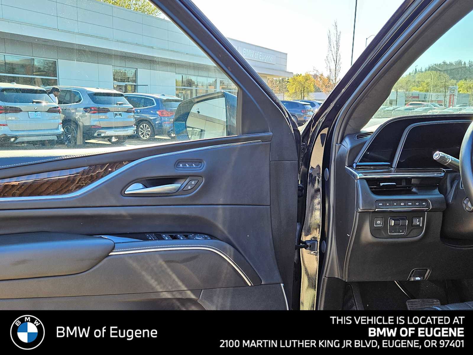 Used 2024 Cadillac Escalade ESV Premium Luxury Platinum AWD/4WD image 23