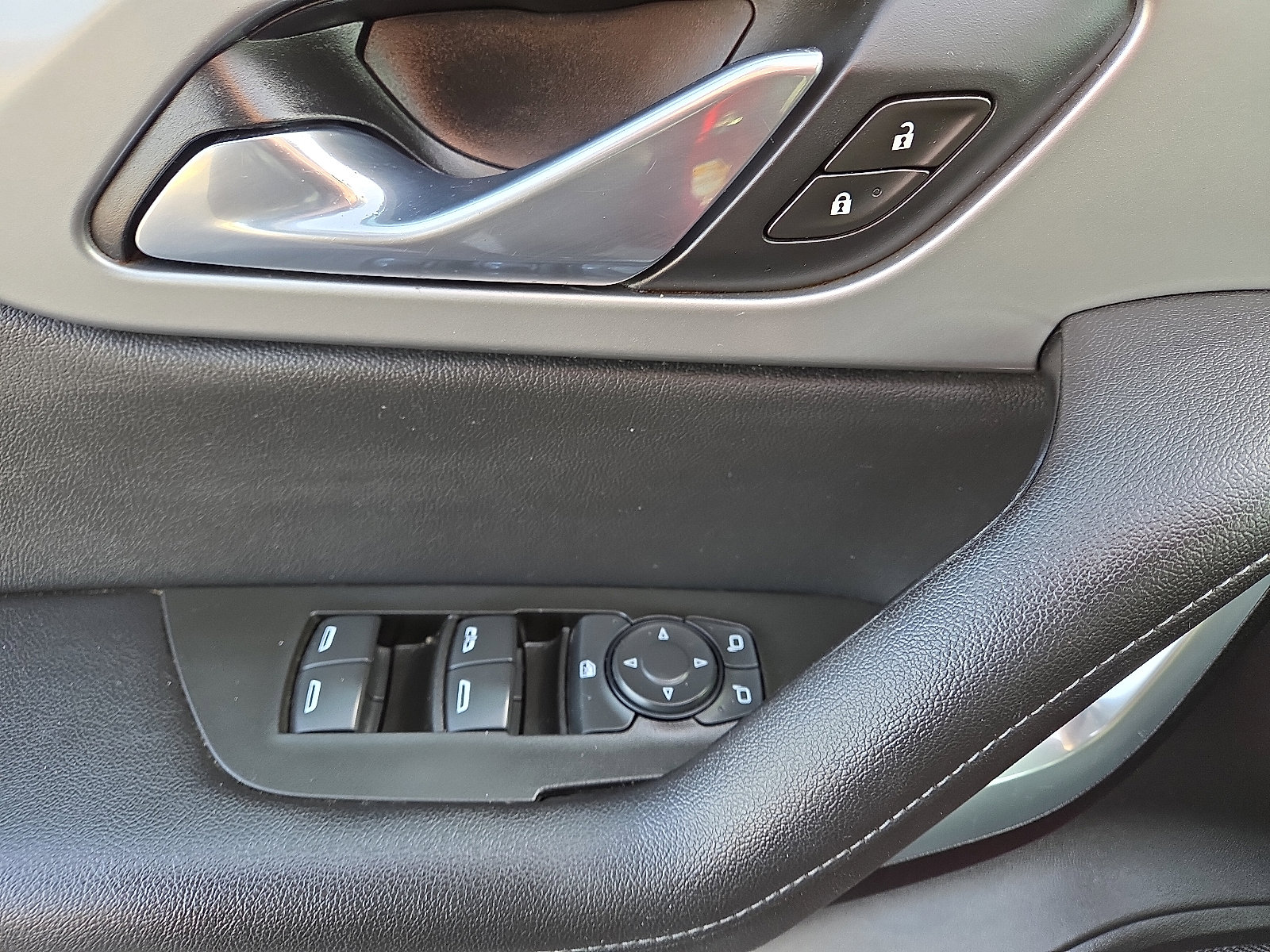 Used 2020 Chevrolet Blazer LT image 12