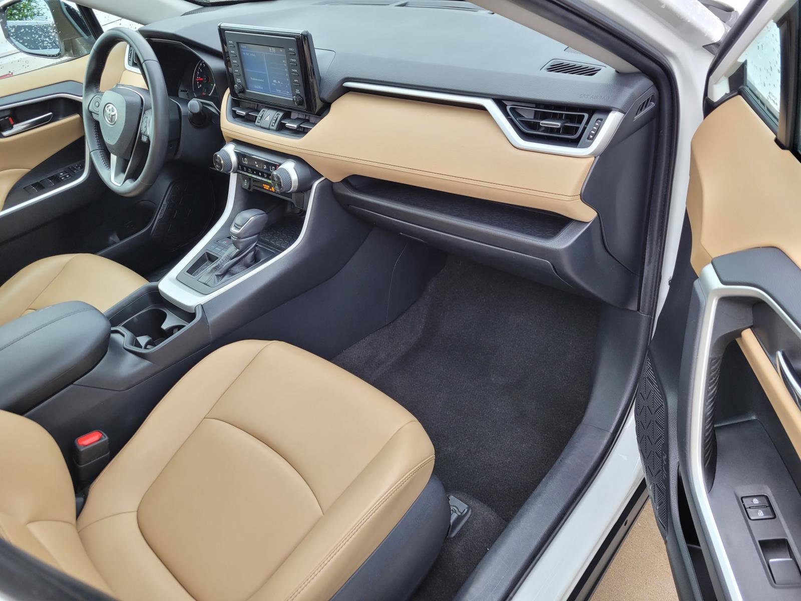 Used 2019 Toyota RAV4 XLE Premium image 24