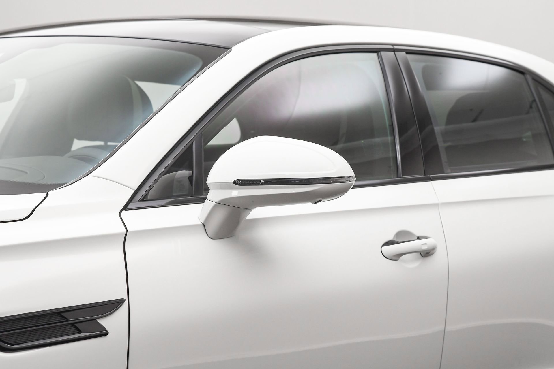 Used 2025 Bentley Flying Spur Plug-In Hybrid image 14