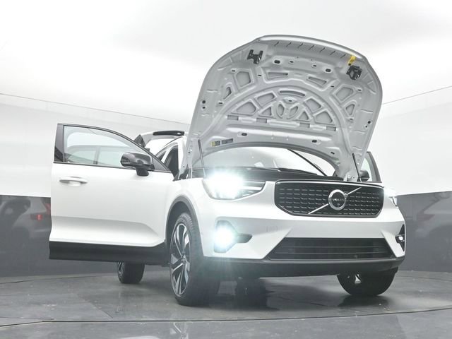 Used 2024 Volvo XC40 B5 Plus image 49