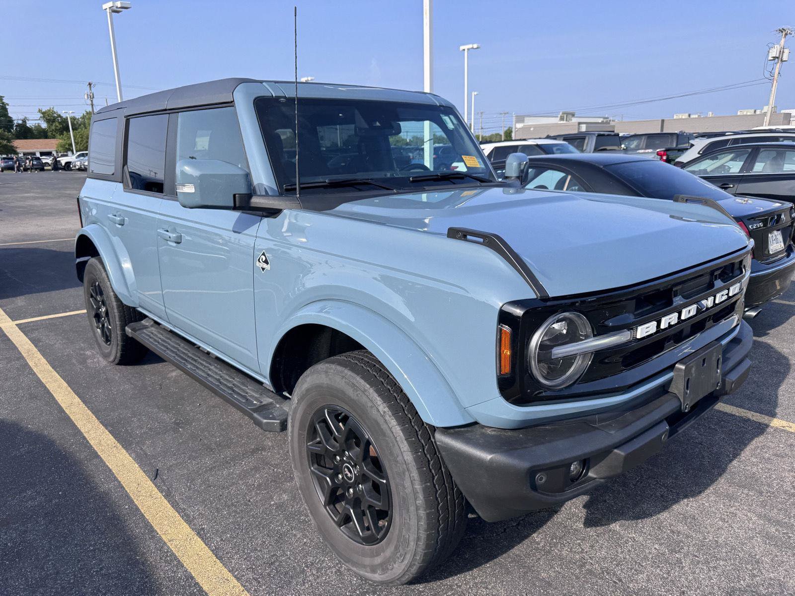 Used 2023 Ford Bronco Outer Banks AWD/4WD image 3