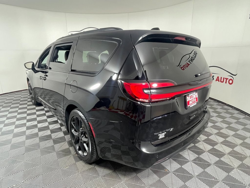 Used 2024 Chrysler Pacifica Limited w/ S Appearance Package image 4