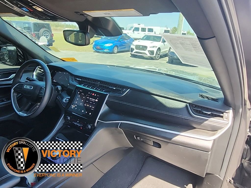 Used 2023 Jeep Grand Cherokee Altitude image 28