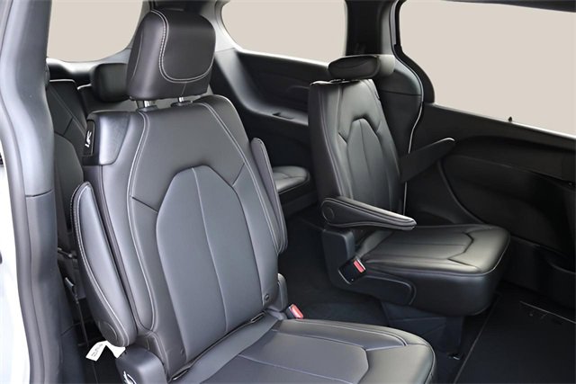 New 2026 Chrysler Pacifica Select image 18