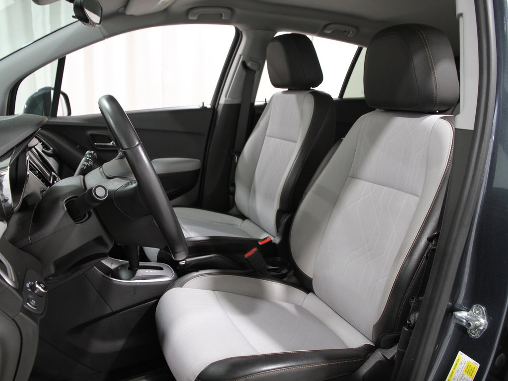 Certified 2022 Chevrolet Trax LT w/ LT Convenience Package image 5