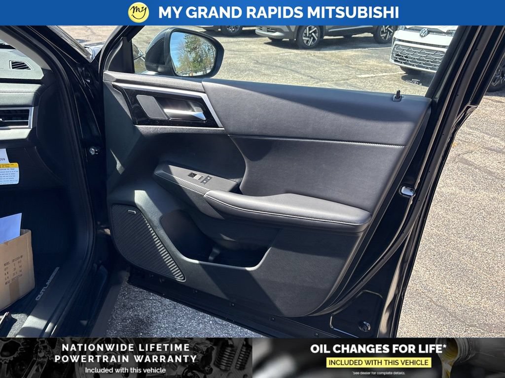 New 2026 Mitsubishi Outlander SE AWD/4WD image 12