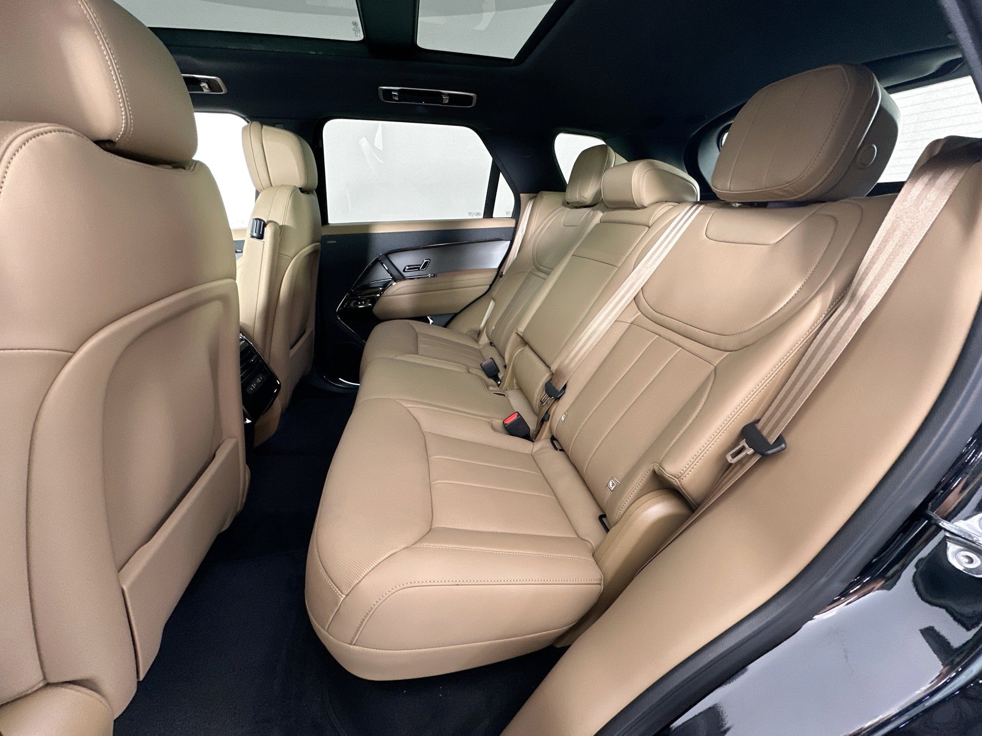 Used 2025 Land Rover Range Rover Sport SE image 22