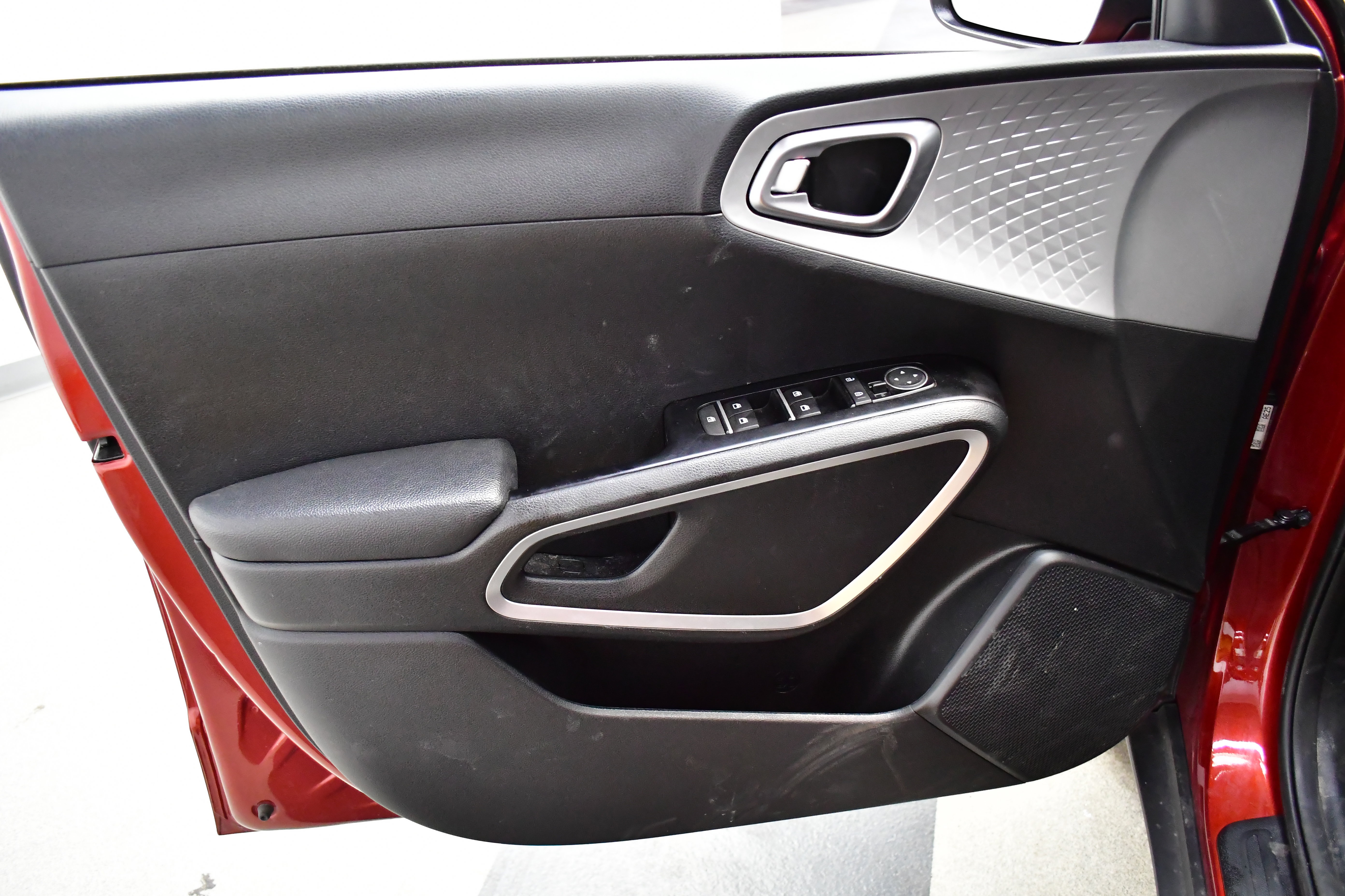 Used 2025 Kia Soul LX w/ LX Technology Package FWD image 16