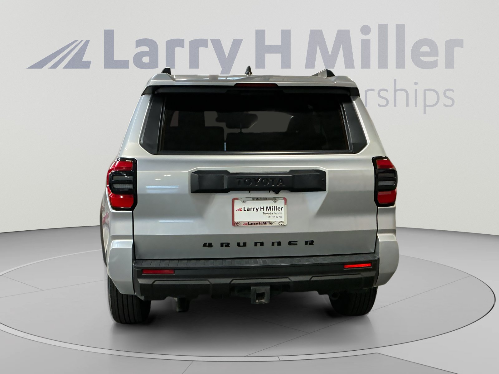 Certified 2025 Toyota 4Runner SR5 AWD/4WD image 4
