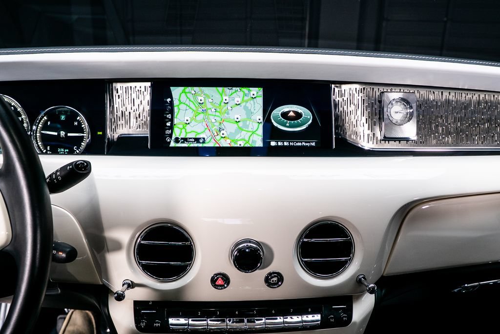 Used 2019 Rolls-Royce Phantom Sedan RWD image 40