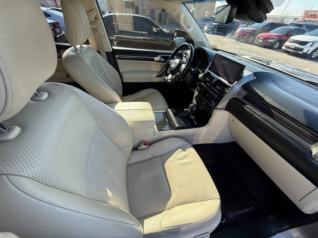 Used 2022 Lexus GX 460 Luxury w/ Off Road Package AWD/4WD image 11