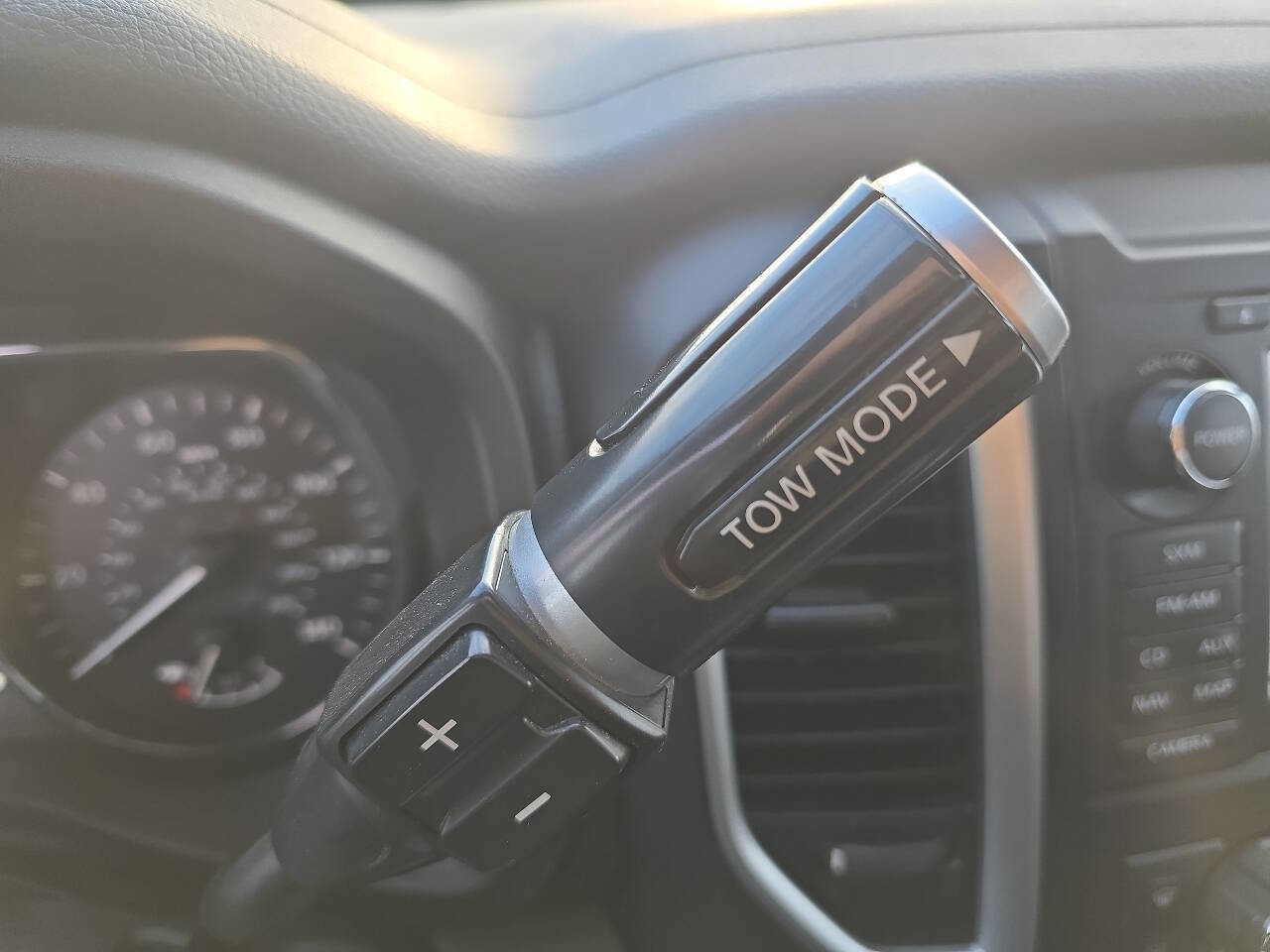 Used 2018 Nissan Titan XD image 39