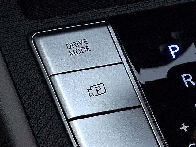 Certified 2025 Hyundai Elantra Sport image 23