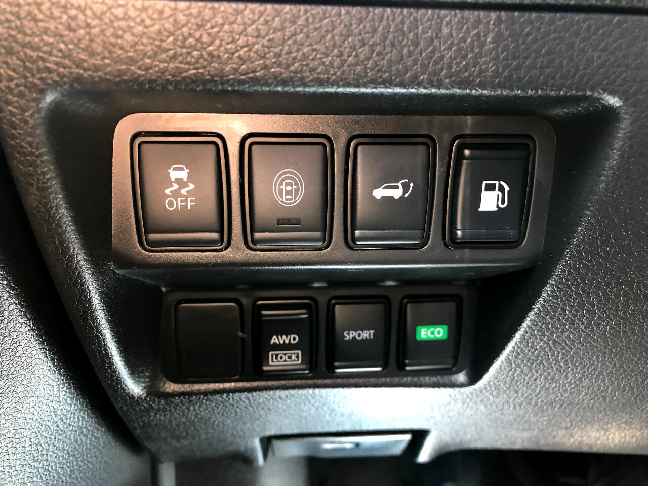 Used 2019 Nissan Rogue SV image 16