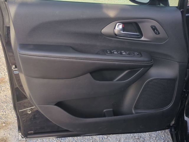 New 2026 Chrysler Pacifica Select FWD image 24