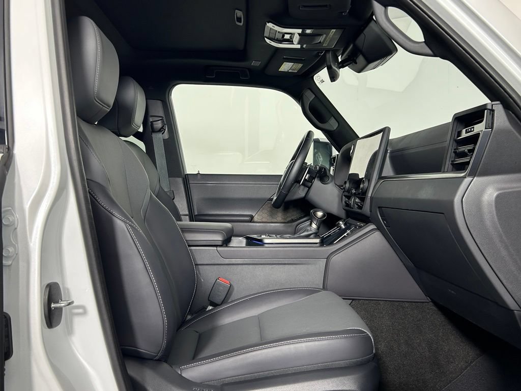 Used 2025 Lexus GX 550 w/ Cold Area Package AWD/4WD image 10