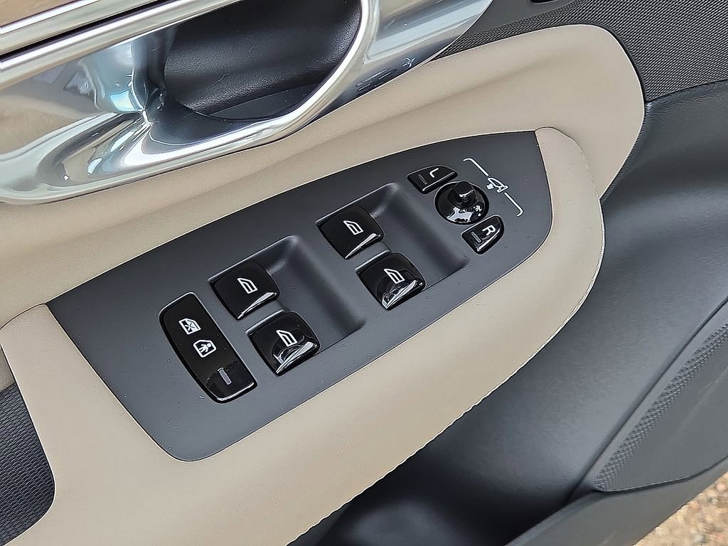 New 2026 Volvo XC90 B6 Plus w/ Protection Package Premier AWD/4WD image 23