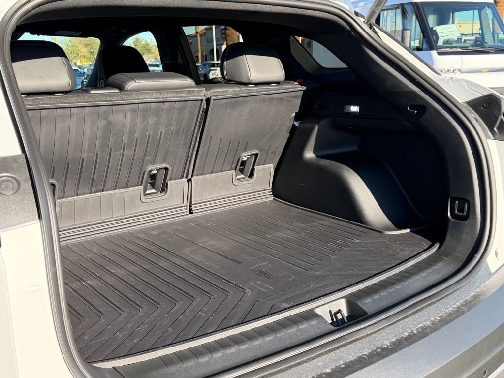 New 2026 Chevrolet Blazer EV LT image 9