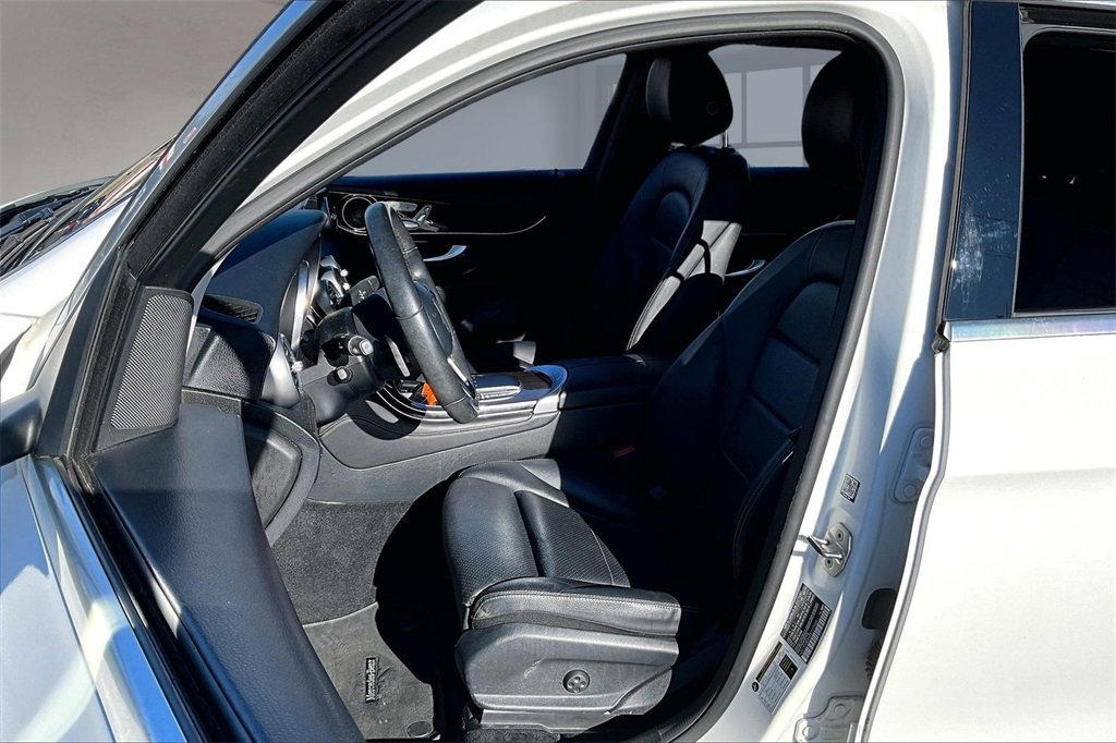 Used 2020 Mercedes-Benz GLC 300 4MATIC image 25