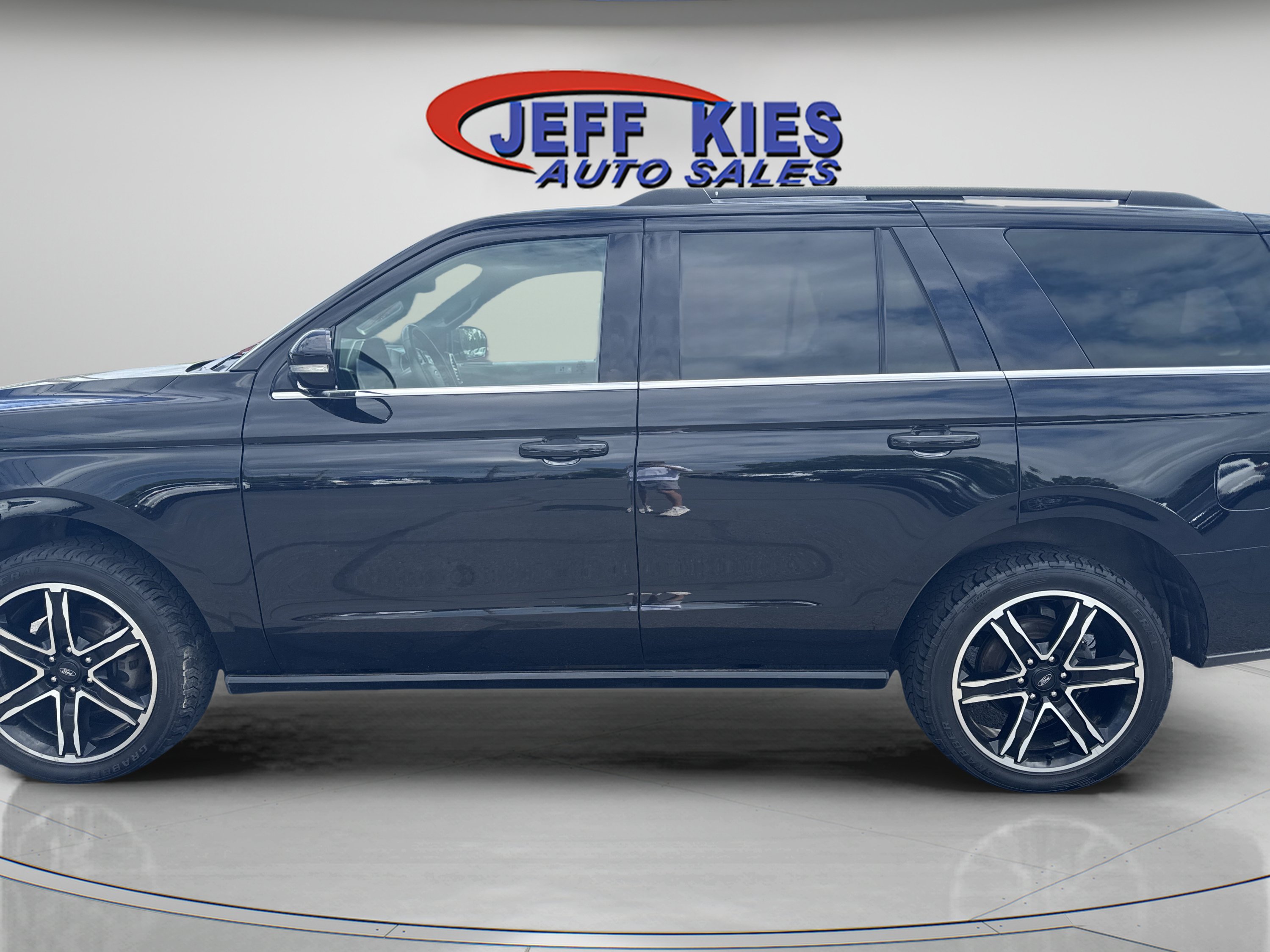 Used 2021 Ford Expedition Limited AWD/4WD image 15