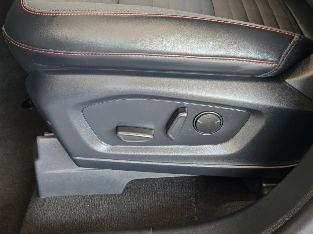 Used 2025 Ford Explorer ST-Line AWD/4WD image 19