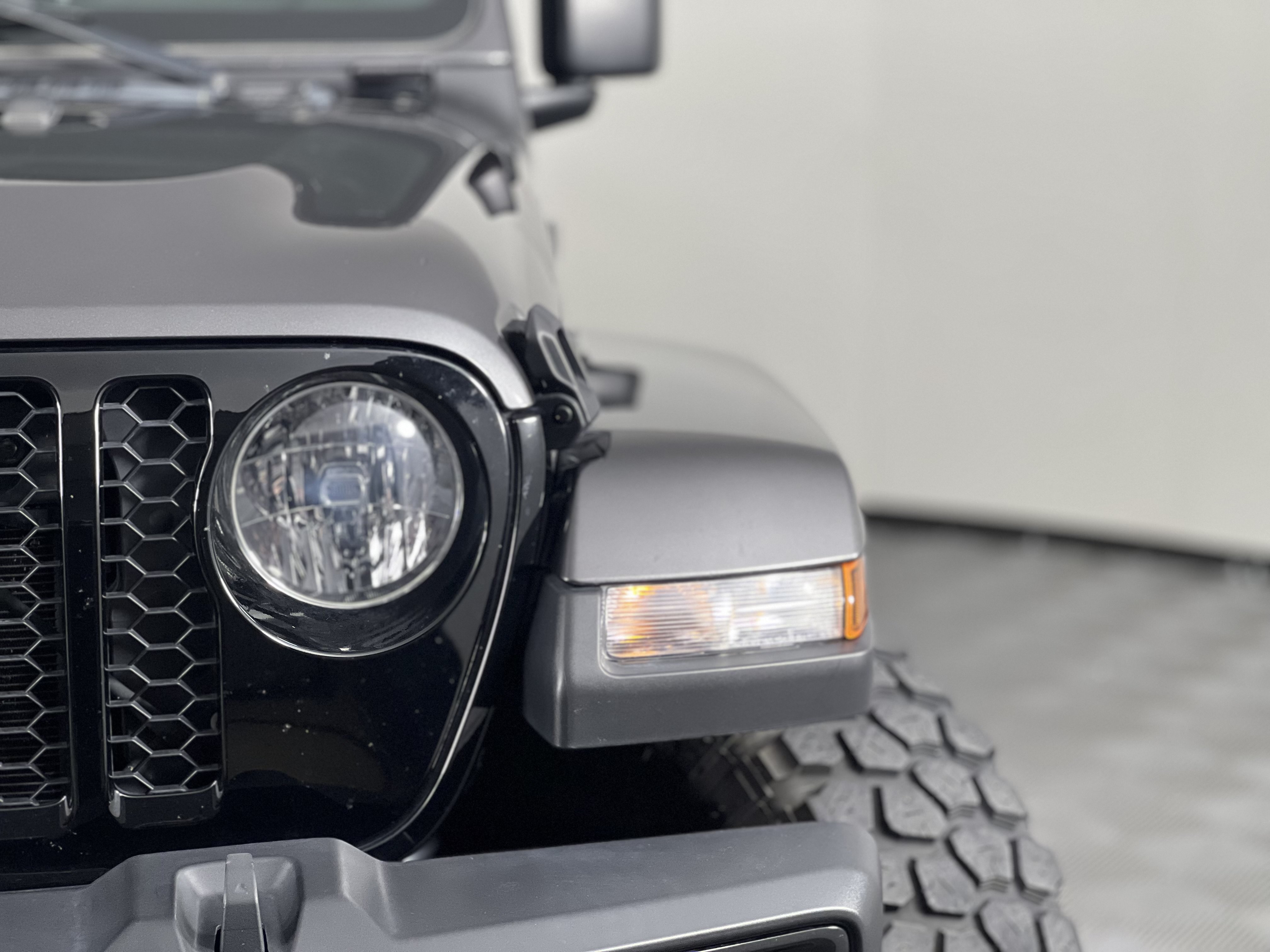 Used 2023 Jeep Gladiator Sport AWD/4WD image 7