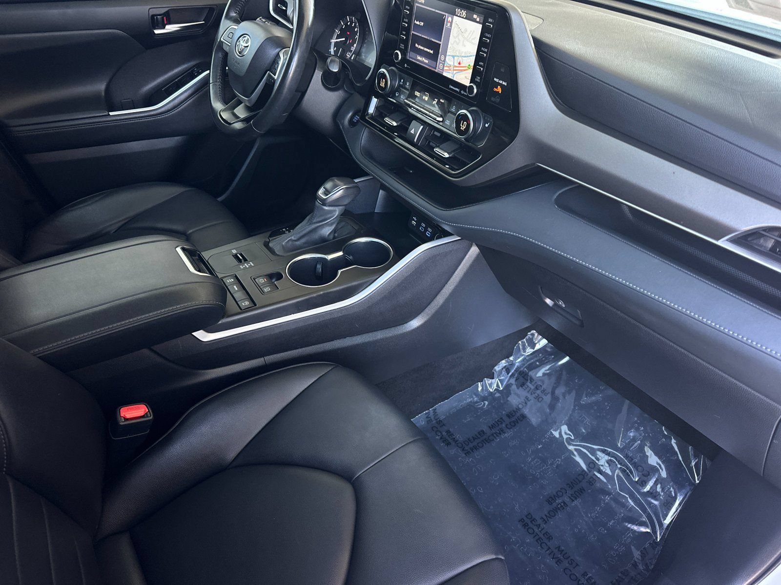 Used 2022 Toyota Highlander XLE FWD image 16
