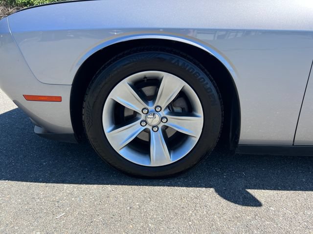 Used 2018 Dodge Challenger SXT RWD image 27