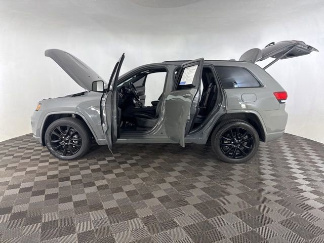 Used 2020 Jeep Grand Cherokee Altitude AWD/4WD image 20