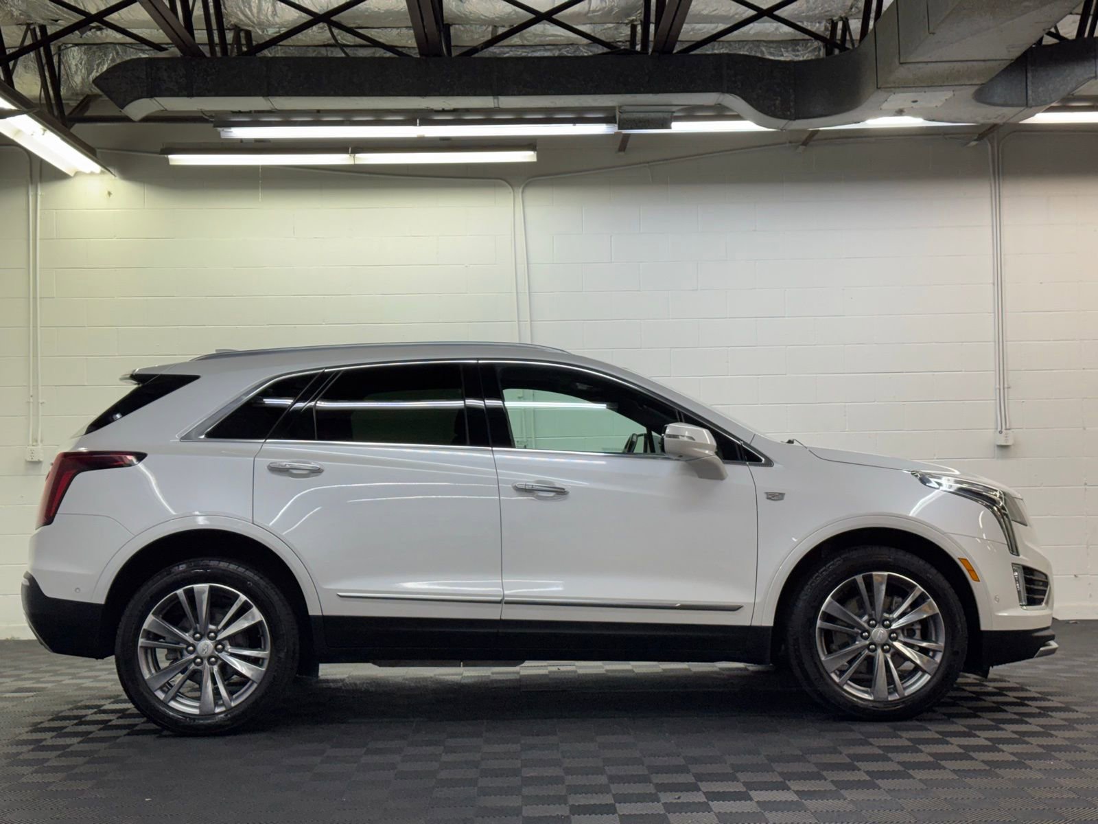 Used 2022 Cadillac XT5 Premium Luxury w/ Technology Package image 4