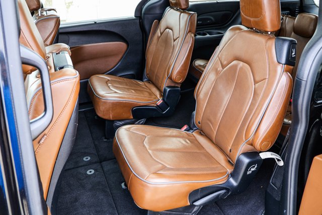 Used 2018 Chrysler Pacifica Limited image 22
