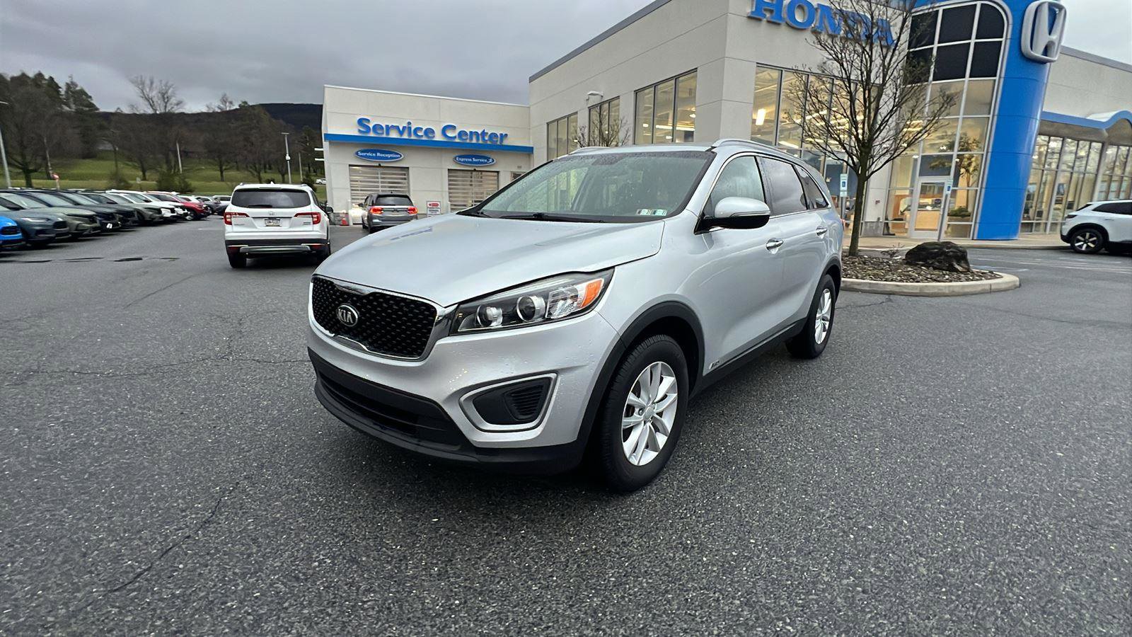 Used 2017 Kia Sorento LX image 8