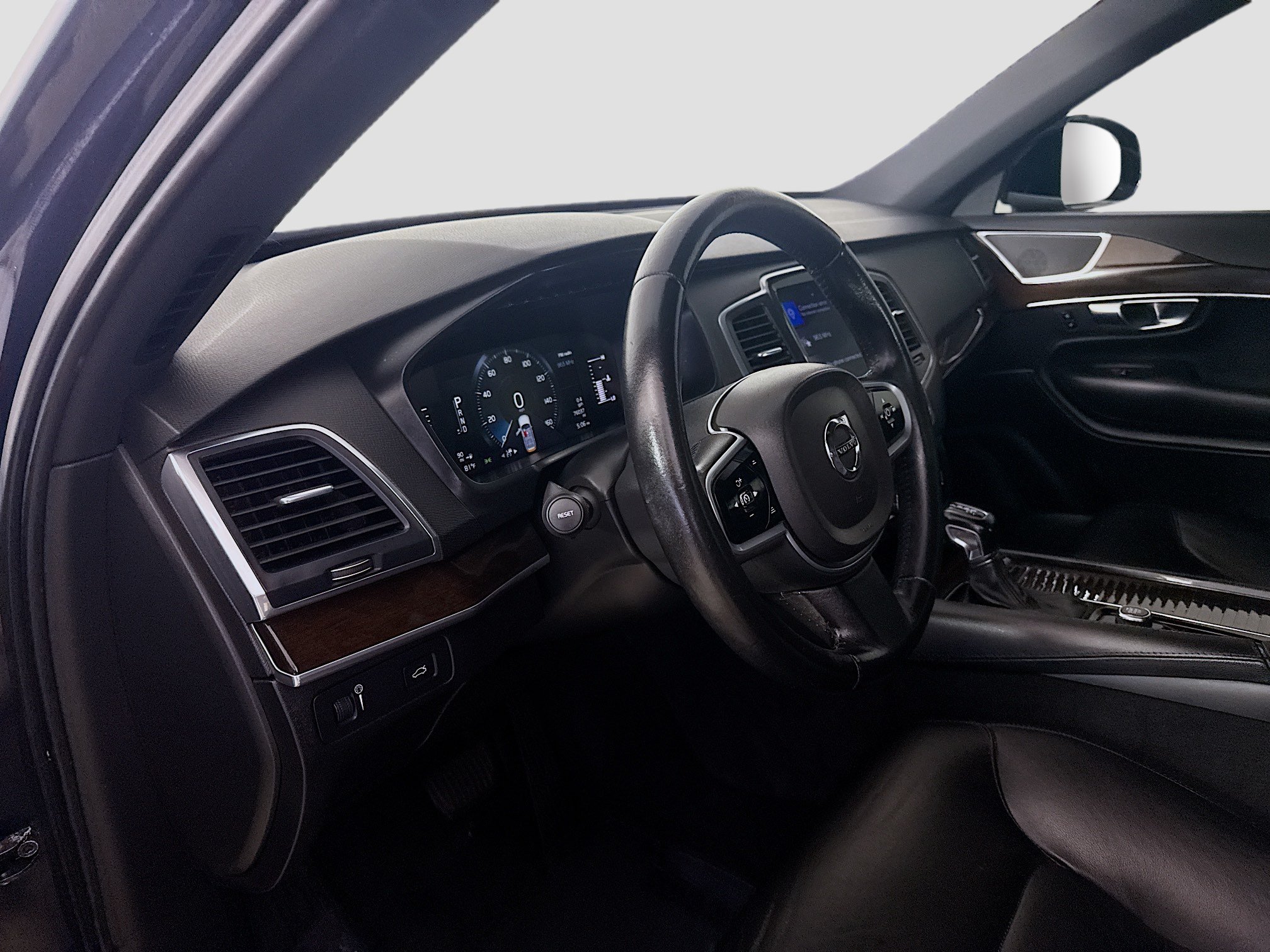 Used 2019 Volvo XC90 T5 Momentum w/ Protection Package Premier FWD image 23