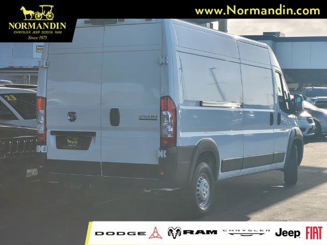 Used 2025 RAM ProMaster 2500 w/ Convenience Group FWD image 4