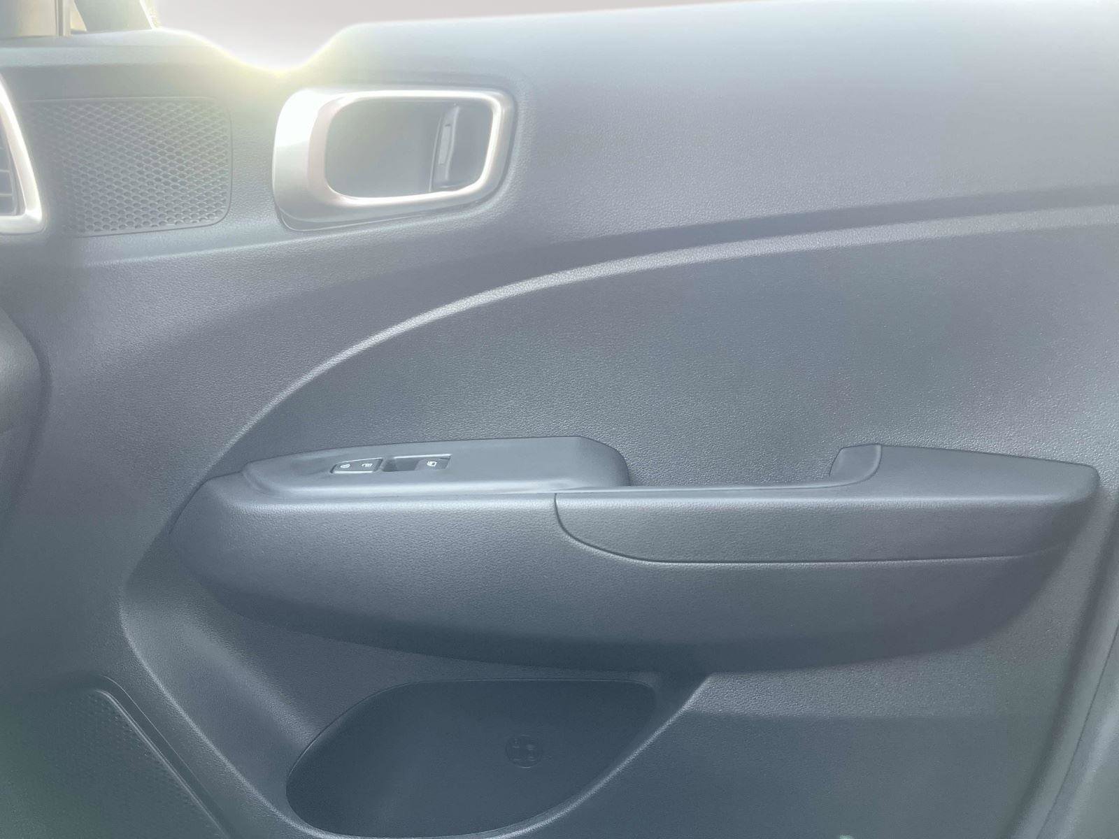 Used 2026 Hyundai Venue SE FWD image 22