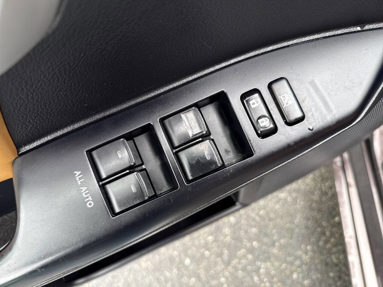 Used 2013 Lexus CT 200h w/ Seat Comfort Pkg image 29