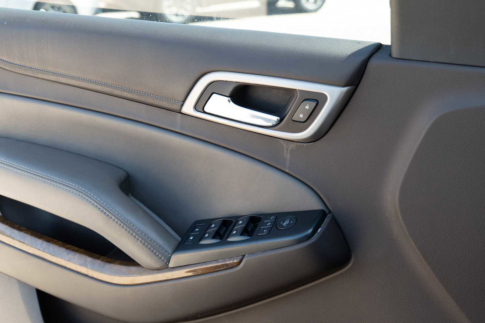 Used 2015 GMC Yukon Denali w/ Premium Package image 21