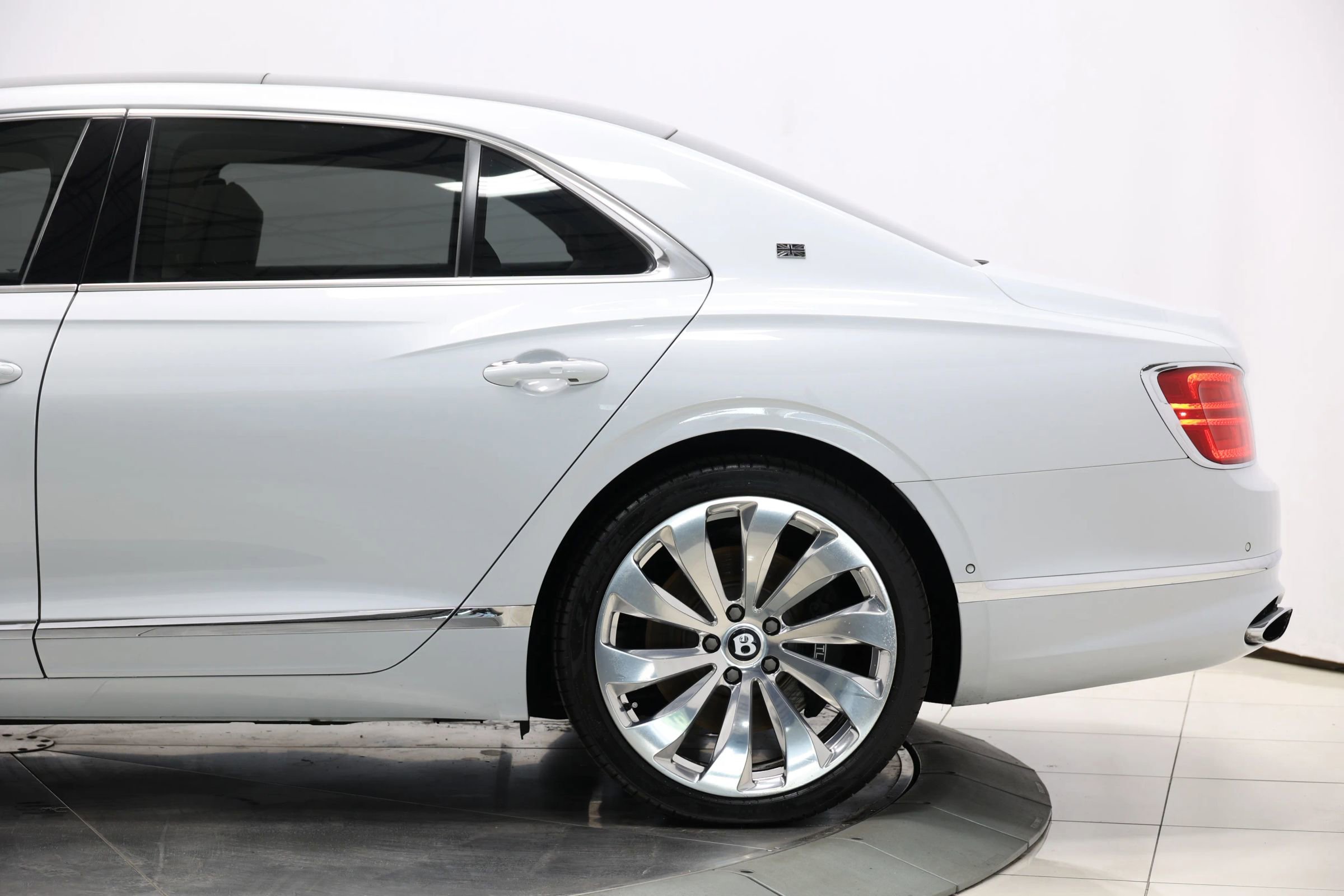 Used 2020 Bentley Flying Spur W12 w/ First Edition Specification image 11