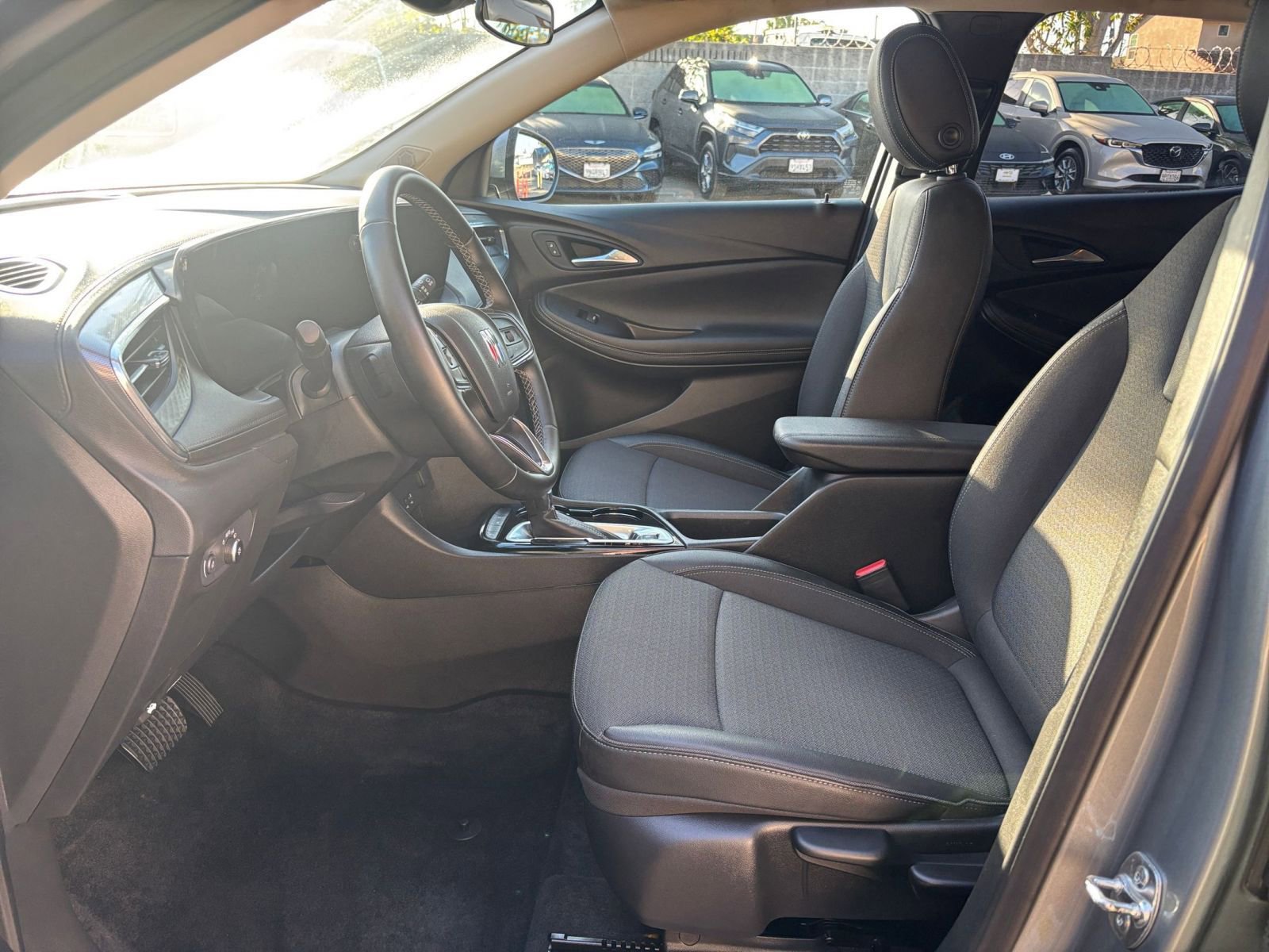 Used 2025 Buick Encore GX Preferred image 27