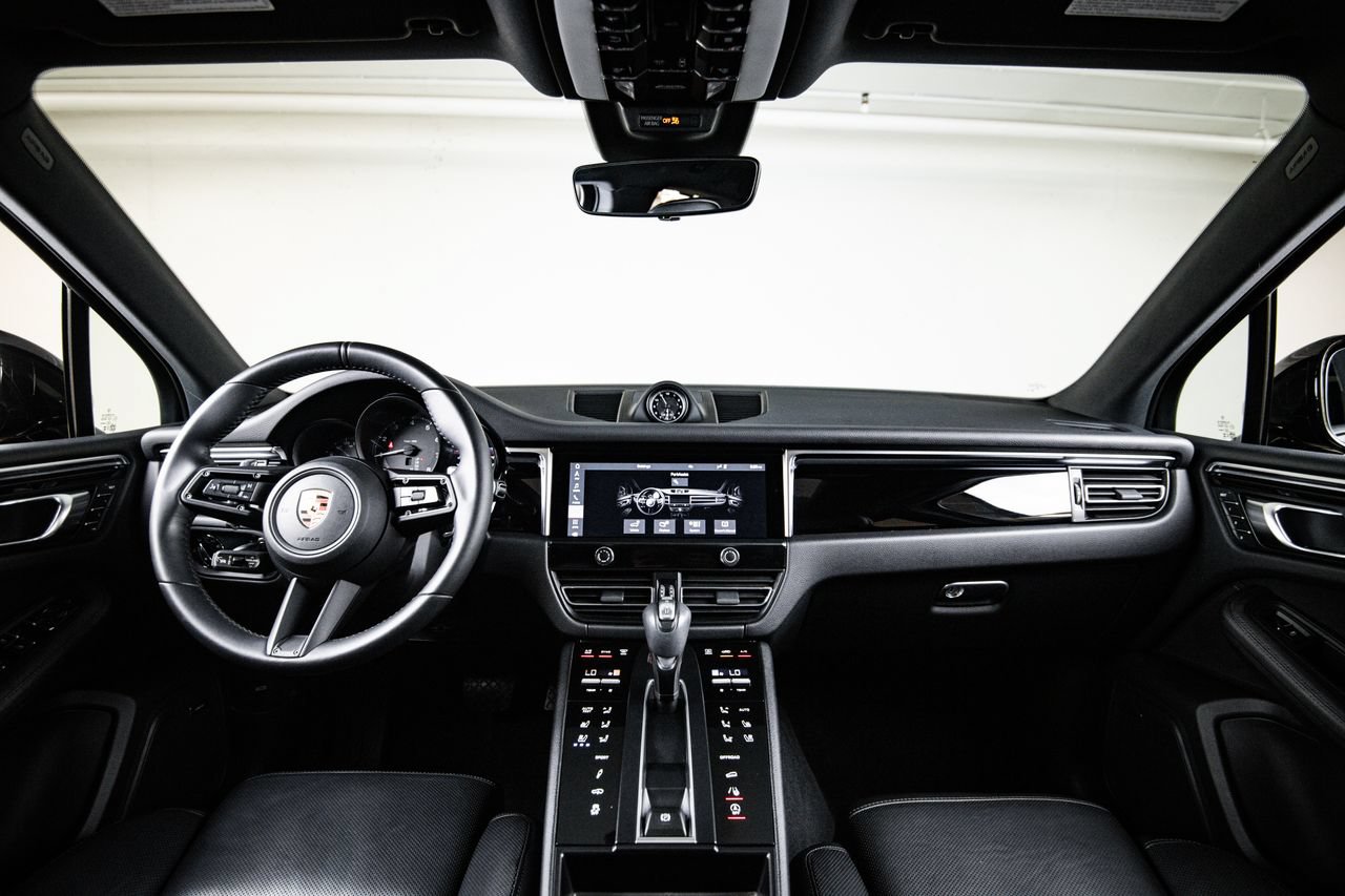 Certified 2024 Porsche Macan AWD/4WD image 25